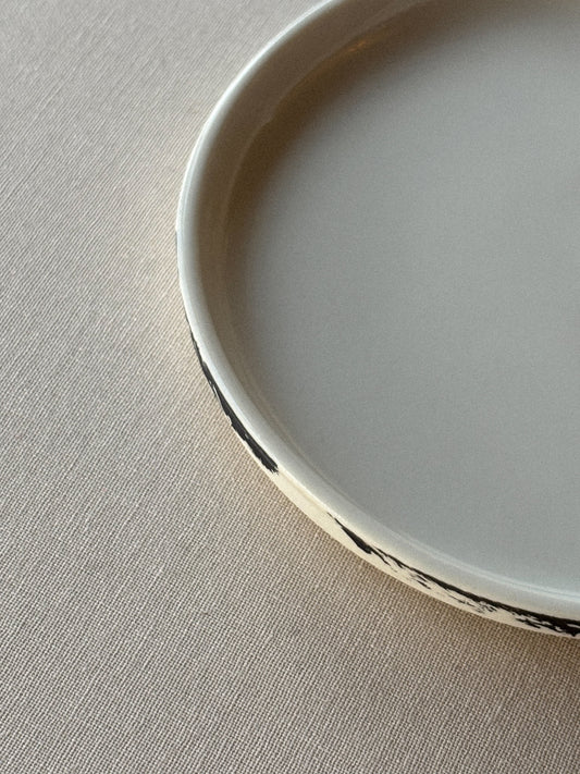 ESSENTIALS PLATE SMALL - BRUSHED