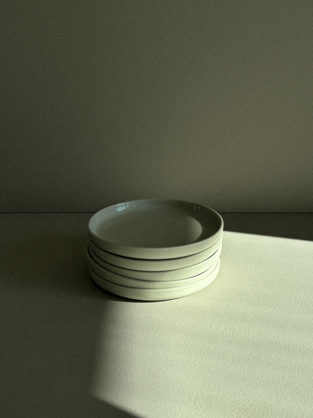 Essentials Plate Small- Linen